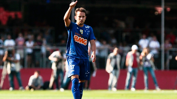 Everton Ribeiro foi eleito o craque do Brasileiro pela CBF Everton Ribeiro foi eleito o craque do Brasileiro pela CBF