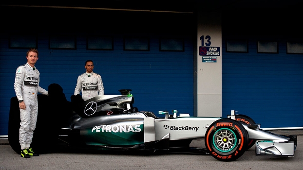 Lewis Hamilton e Nico Rosberg revelaram carro da Mercedes para a temporada 2014 da Fórmula 1