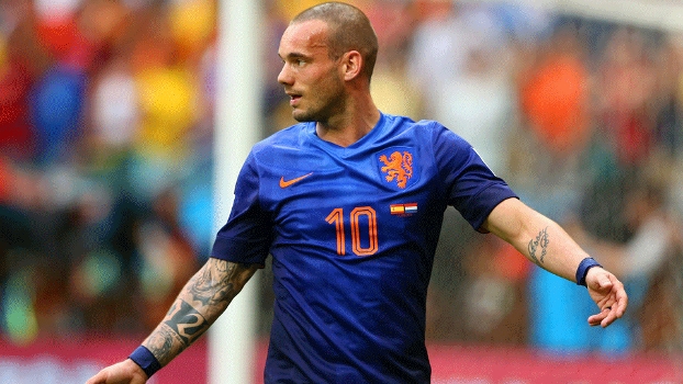 Sneijder perdeu a primeira grande chance da Holanda aos oito minutos