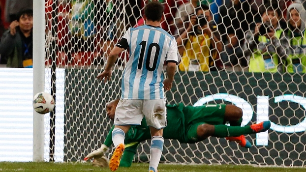 Superclássico Brasil Jefferson Argentina Messi Ninho de Pássaro Pequim China 11/10/14 Superclássico Brasil Jefferson Argentina Messi Ninho de Pássaro Pequim China 11/10/14