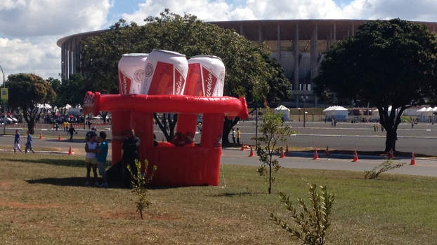 Estádio Nacional: apenas barracas de cerveja no entorno Estádio Nacional: apenas barracas de cerveja no entorno