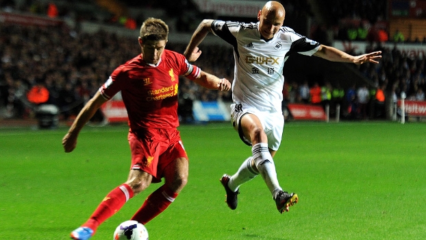 Shelvey, ex-Liverpool, reencontrou o antigo time e foi o principal personagem do jogo