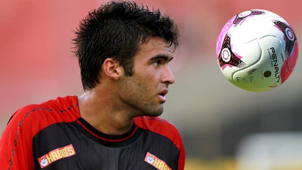 Arthur Maia voltou ao Vitória depois de passagem pelo Joinville Arthur Maia voltou ao Vitória depois de passagem pelo Joinville