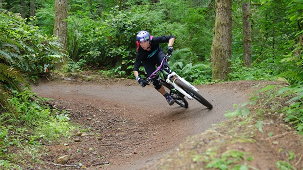 A bike me desafia, me faz ultrapassar obstáculos, me frustrando e me fazendo sorrir como uma pequena criança. A bike me desafia, me faz ultrapassar obstáculos, me frustrando e me fazendo sorrir como uma pequena criança.