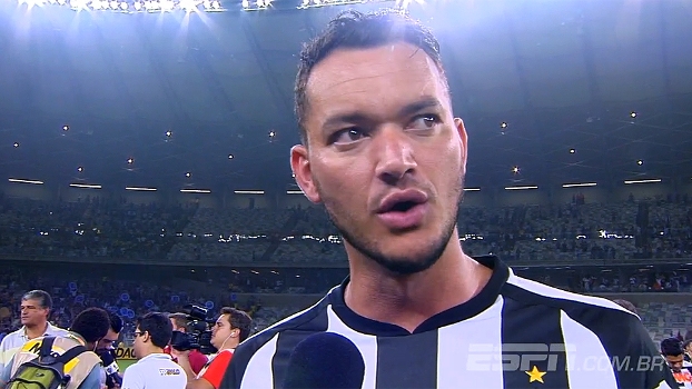 Inter briga com Palmeiras para contratar atleticano Réver, diz jornal