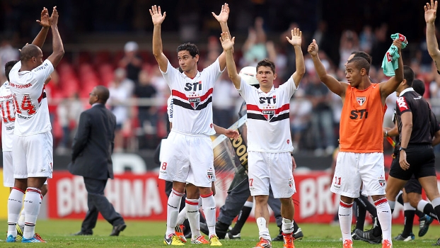 Jogadores agradecem à torcida que lotou o Morumbi contra o Náutico