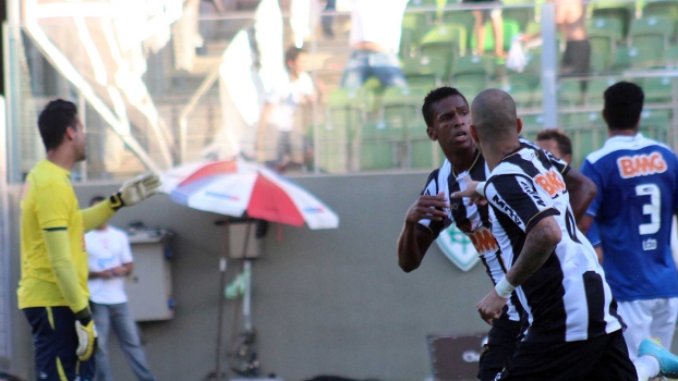 Jô marcou o primeiro do Atlético no Horto: Cruzeiro era o último invicto da Série A do Brasileiro Jô marcou o primeiro do Atlético no Horto: Cruzeiro era o último invicto da Série A do Brasileiro