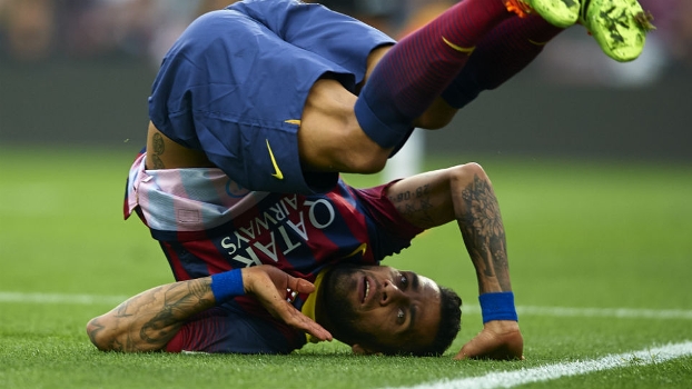 Daniel Alves criticou mais uma vez a torcida do Barcelona, desta vez por não ir ao Camp Nou