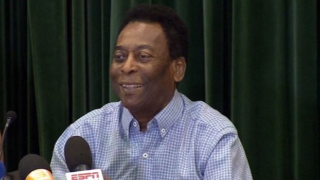 Recuperado, Pelé recebe alta, brinca e revela emoção com salvação do Palmeiras