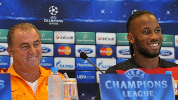 O técnico do Galatasaray, Fatih Terim, e Didier Drogba O técnico do Galatasaray, Fatih Terim, e Didier Drogba