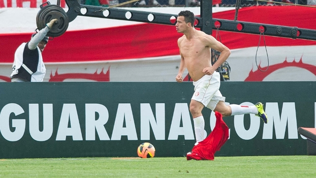 Leandro Damião desencantou e garantiu a vitória do Inter sobre o Fluminense em Caxias