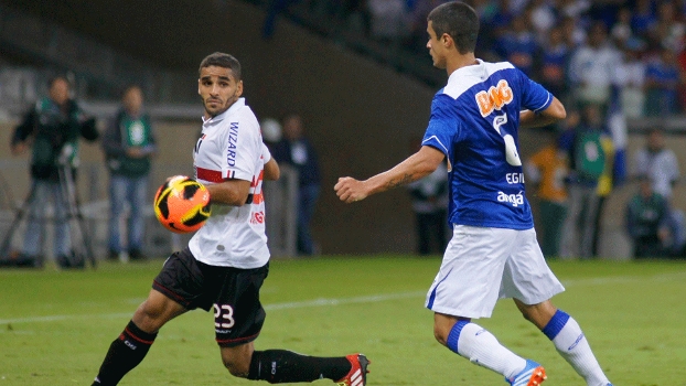 Douglas marcou o primeiro gol do São Paulo na partida