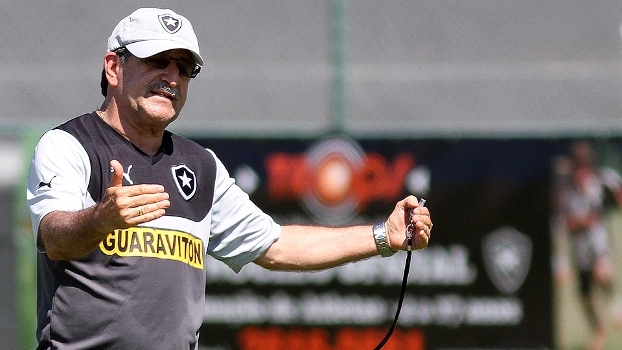 René Simões lamentou a saída de Pimentinha do Botafogo René Simões lamentou a saída de Pimentinha do Botafogo