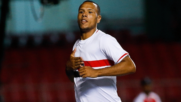 Luis Fabiano, autor do gol do São Paulo em empate por 1 a 1 com o Internacional Luis Fabiano, autor do gol do São Paulo em empate por 1 a 1 com o Internacional