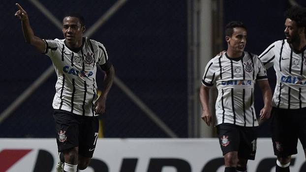 Reforçado por Guerrero, Corinthians visita Danubio para por a mão na vaga