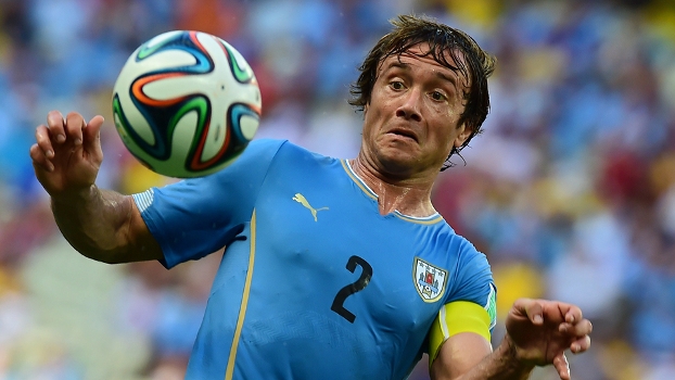 Lugano, capitão do Uruguai, vê a classificação mais distante depois da derrota para a Costa Rica