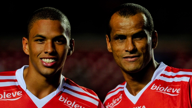 Rivaldo atuou pela primeira vez ao lado de seu filho Rivaldinho Rivaldo atuou pela primeira vez ao lado de seu filho Rivaldinho