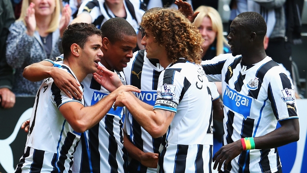 Ben Atrfa comemora gol que deu a vitória ao Newcastle contra o Fulham Ben Atrfa comemora gol que deu a vitória ao Newcastle contra o Fulham
