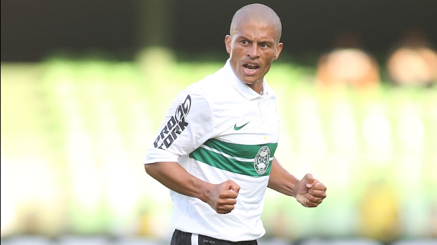 Alex vibra com gol do Coritiba sobre o J. Malucelli no Paranaense Alex vibra com gol do Coritiba sobre o J. Malucelli no Paranaense