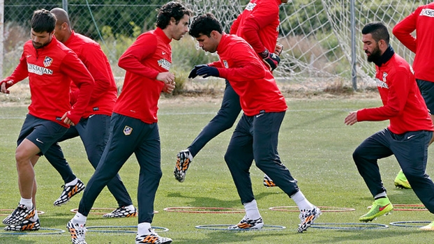 Diego Costa durante treino com o Atlético de Madri após fazer tratamento 'diferenciado' Diego Costa durante treino com o Atlético de Madri após fazer tratamento 'diferenciado'