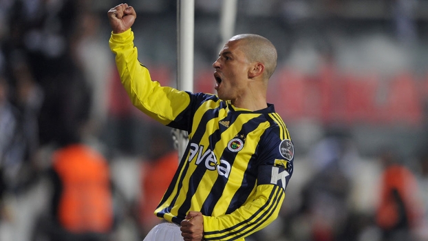 Alex rescindiu com o Fenerbahce e deve retornar ao Coritiba após 15 anos Alex rescindiu com o Fenerbahce e deve retornar ao Coritiba após 15 anos