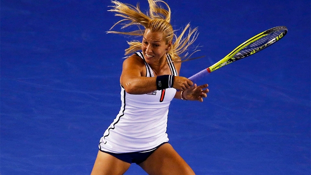 Dominika Cibulkova, na partida contra Victoria Azarenka, nas oitavas do Australian Open