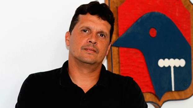 Claudinei Oliveira é o novo técnico do Paraná Clube Claudinei Oliveira é o novo técnico do Paraná Clube