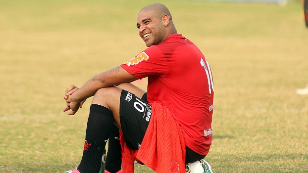 Flamengo procura e pagará psicólogo para tratar Adriano, diz jornal Flamengo procura e pagará psicólogo para tratar Adriano, diz jornal