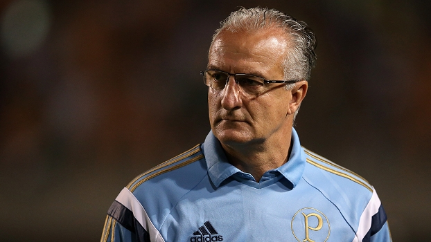 Técnico se recusa a culpar Valdivia: 'Já tivemos felicidade com ele'