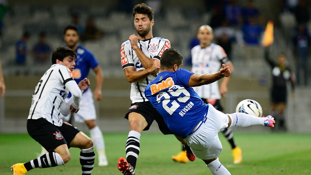 27ª RODADA - Cruzeiro 0 x 1 Corinthians - No Mineirão, equipe novamente travou contra o Corinthians e perdeu com um gol no 2º tempo