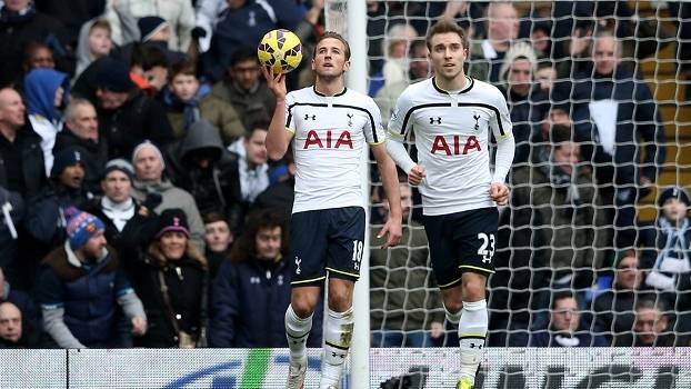 Kane (à esq.) teve um gol anulado na partida contra o West Ham Kane (à esq.) teve um gol anulado na partida contra o West Ham