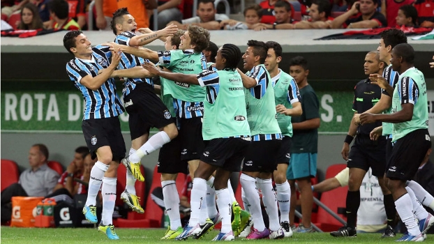 Pará comemora o gol do Grêmio contra o Flamengo em Brasília: time bem fechado e mais agressivo