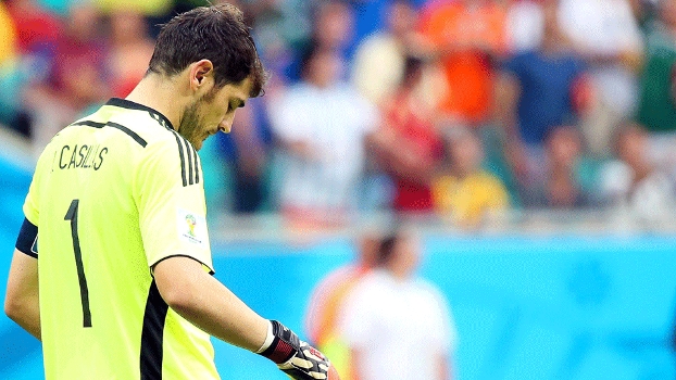 Casillas falhou no quarto gol da Holanda