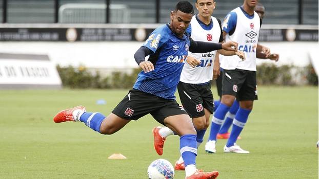 Jhon Cley ganhou chance entre os titulares do Vasco