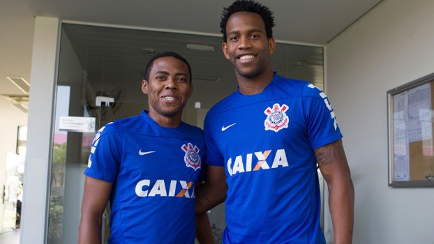 Corinthians diz que vai liberar Gil e Elias, mas critica calendário da CBF