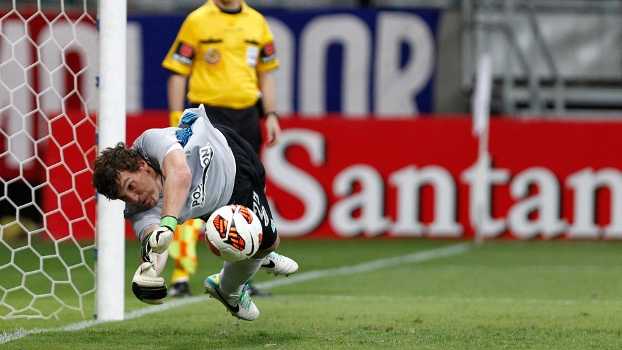 Goleiro Andújar defendeu dois pênaltis e teve participação decisiva na classificação colombiana