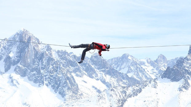 Julien Milot ? highline em Chamonix Mont-Blanc Julien Milot ? highline em Chamonix Mont-Blanc