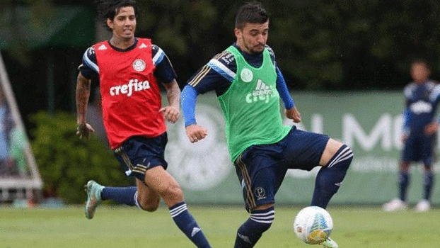 Provável substituto de Zé Roberto, Victor Luis quer corresponder: 'Estamos leves'