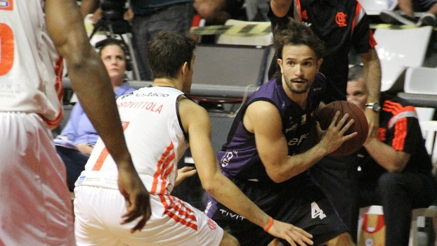 Gustavinho, do Mogi, durante a partida contra o Flamengo