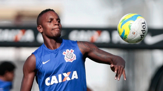 Cleber é aprovado em exames, mas atraso de documentos adia assinatura com Hamburgo