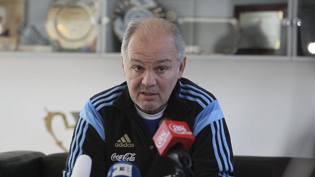 Técnico da Argentina crê que seu time se sentirá em casa no Brasil