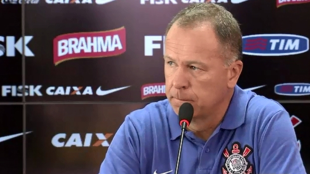 Mano Menezes responde e manda Emerson seguir a vida: 'Não tenho interesse nele'.