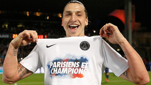 Ibrahimovic comemora a conquista do título francês pelo PSG