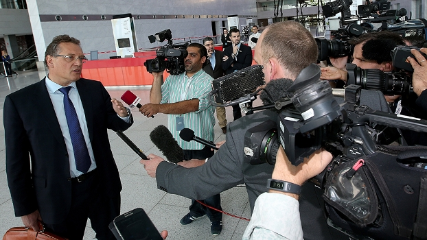 Jérôme Valcke, secretário-geral da Fifa, atende jornalistas em Doha, no Catar Jérôme Valcke, secretário-geral da Fifa, atende jornalistas em Doha, no Catar
