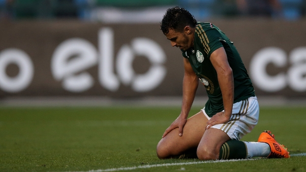 Sem vencer há nove jogos, Palmeiras termina a rodada na zona de rebaixamento