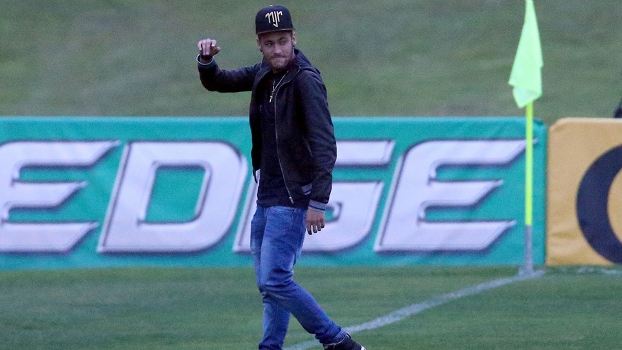 Neymar foi à Granja Comary acompanhar a seleção brasileira antes do jogo contra a Holanda Neymar foi à Granja Comary acompanhar a seleção brasileira antes do jogo contra a Holanda