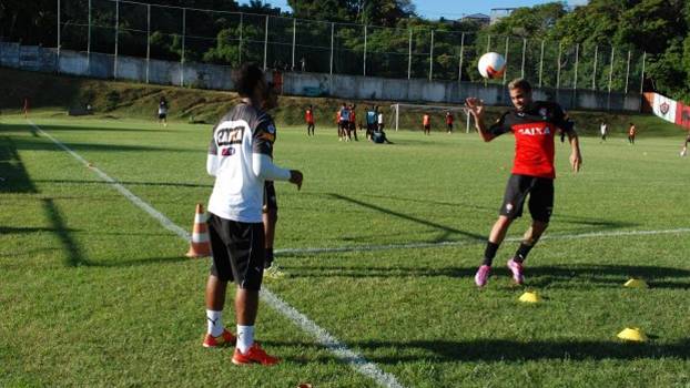 Jogadores do Vitória durante treino da equipe Jogadores do Vitória durante treino da equipe