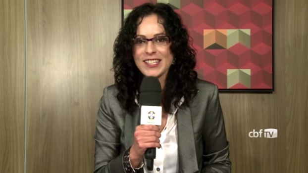 [OFF] CBF coloca ex-musa para explicar regra da mão na bola