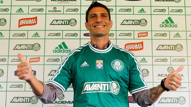 Volante Eguren é apresentado pelo Palmeiras Volante Eguren é apresentado pelo Palmeiras