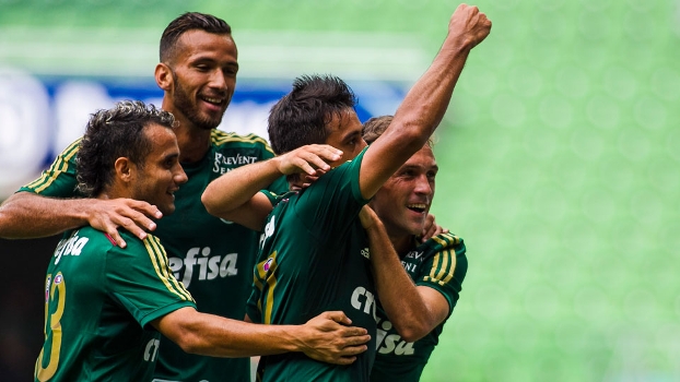 Visitante em casa, Verdão faz três em 35 minutos e tem estreia fácil